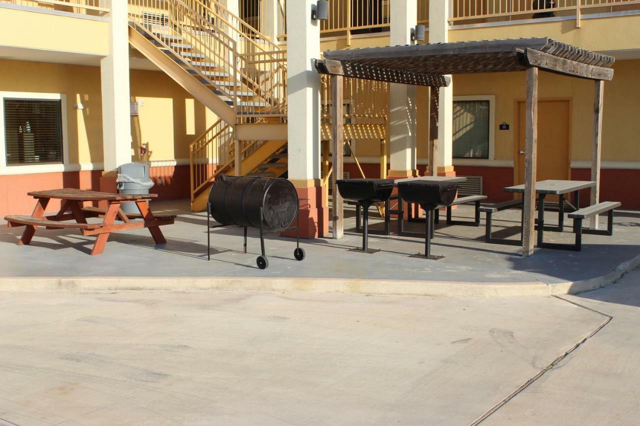Horizon Inn&Suites Pearsall Esterno foto