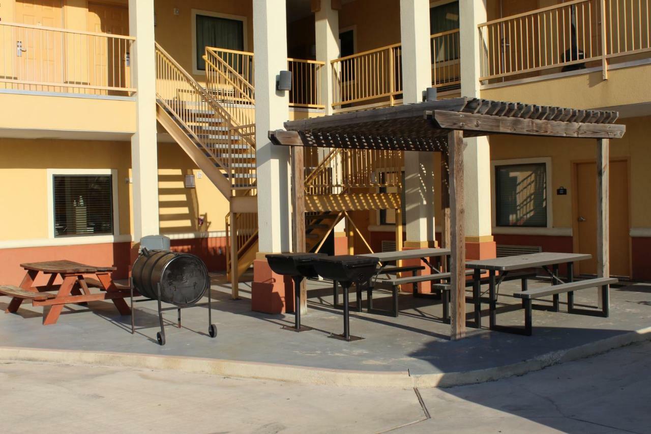 Horizon Inn&Suites Pearsall Esterno foto